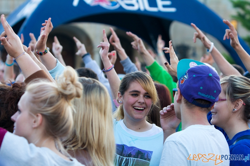 Red Bull Tour Bus - Poznań 10.06.2013 r. Foto: lepszyPOZNAN.pl / Piotr Rychter Red Bull Tour Bus - Poznań 10.06.2013 r. Foto: lepszyPOZNAN.pl / Piotr Rychter