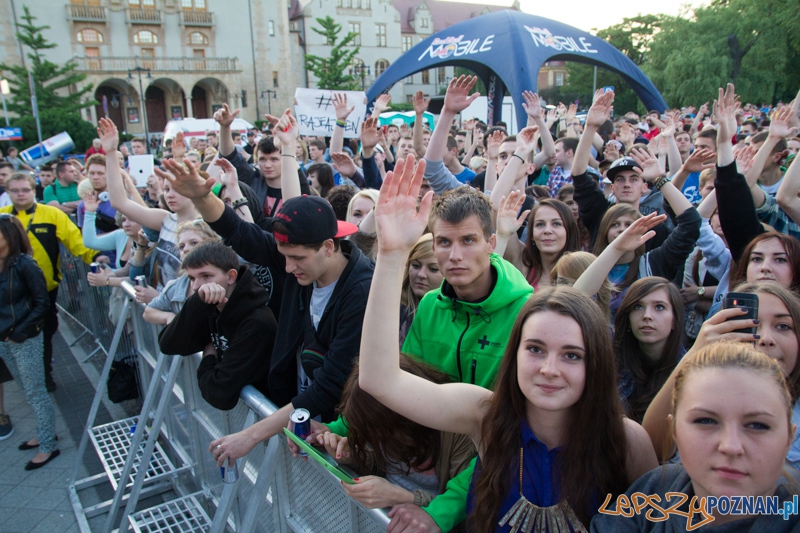 Red Bull Tour Bus - Poznań 10.06.2013 r. Foto: lepszyPOZNAN.pl / Piotr Rychter Red Bull Tour Bus - Poznań 10.06.2013 r. Foto: lepszyPOZNAN.pl / Piotr Rychter