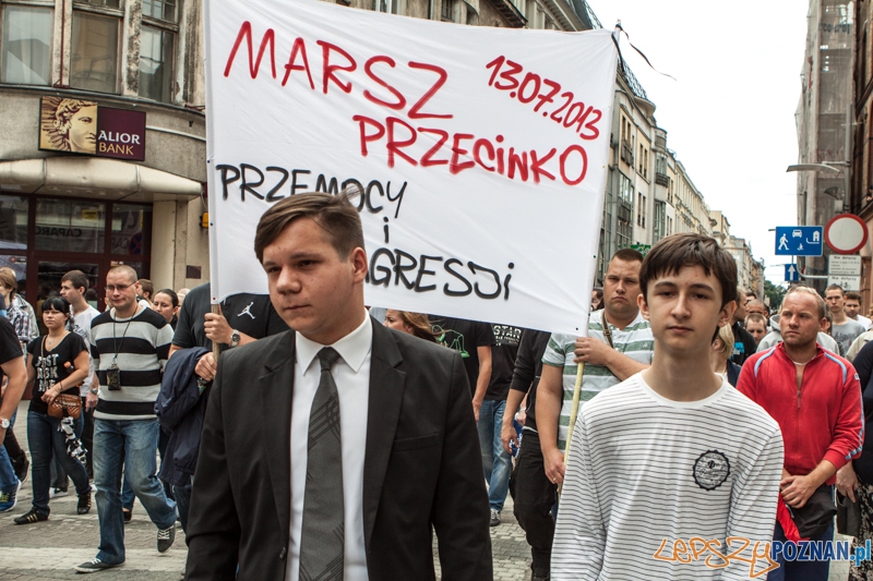 Pamięci Bartka - Marsz Milczenia - Poznań 13.07.2013 r. Foto: LepszyPOZNAN.pl / Paweł Rychter Pamięci Bartka - Marsz Milczenia - Poznań 13.07.2013 r. Foto: LepszyPOZNAN.pl / Paweł Rychter