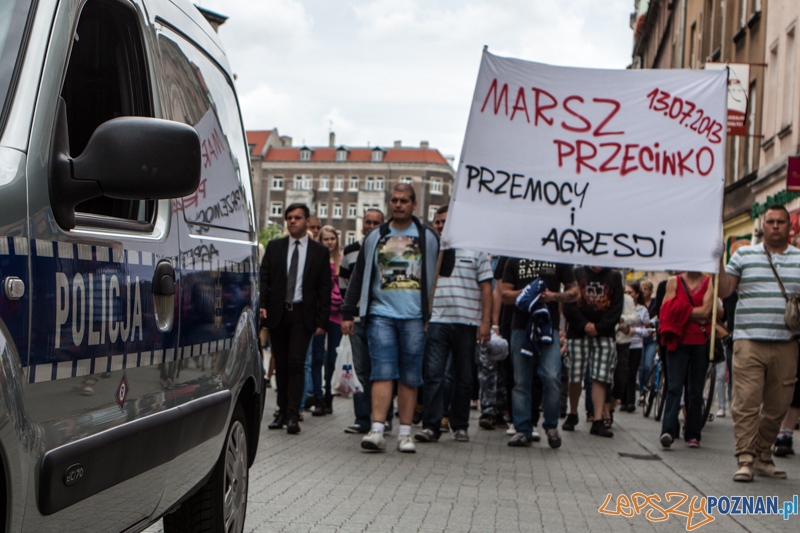 Pamięci Bartka - Marsz Milczenia - Poznań 13.07.2013 r. Foto: LepszyPOZNAN.pl / Paweł Rychter Pamięci Bartka - Marsz Milczenia - Poznań 13.07.2013 r. Foto: LepszyPOZNAN.pl / Paweł Rychter