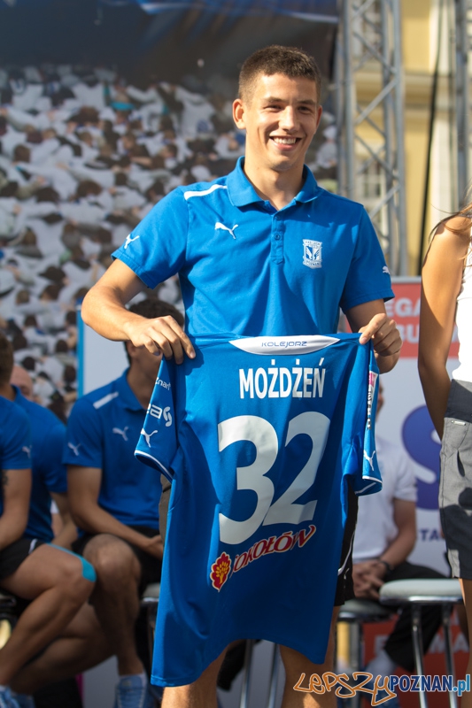 Prezentacja pierwszej drużyny Lecha Poznań - Mateusz Możdżeń - Stary Rynek 16.07.2013 r. Foto: lepszyPOZNAN.pl / Piotr Rychter Prezentacja pierwszej drużyny Lecha Poznań - Mateusz Możdżeń - Stary Rynek 16.07.2013 r. Foto: lepszyPOZNAN.pl / Piotr Rychter