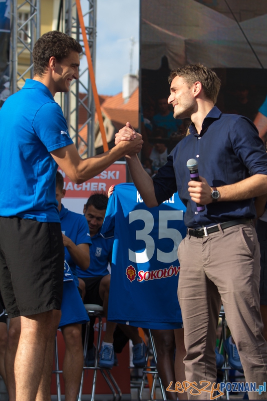Prezentacja pierwszej drużyny Lecha Poznań - Marcin Kamiński - Stary Rynek 16.07.2013 r. Foto: lepszyPOZNAN.pl / Piotr Rychter Prezentacja pierwszej drużyny Lecha Poznań - Marcin Kamiński - Stary Rynek 16.07.2013 r. Foto: lepszyPOZNAN.pl / Piotr Rychter