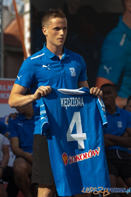 Prezentacja pierwszej drużyny Lecha Poznań - Tomasz Kędziora - Stary Rynek 16.07.2013 r. Foto: lepszyPOZNAN.pl / Piotr Rychter Prezentacja pierwszej drużyny Lecha Poznań - Tomasz Kędziora - Stary Rynek 16.07.2013 r. Foto: lepszyPOZNAN.pl / Piotr Rychter