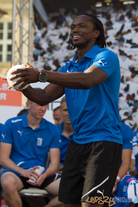 Prezentacja pierwszej drużyny Lecha Poznań - Kebba Ceesay - Stary Rynek 16.07.2013 r. Foto: lepszyPOZNAN.pl / Piotr Rychter Prezentacja pierwszej drużyny Lecha Poznań - Kebba Ceesay - Stary Rynek 16.07.2013 r. Foto: lepszyPOZNAN.pl / Piotr Rychter