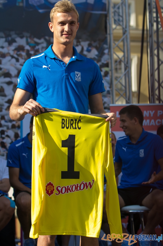 Prezentacja pierwszej drużyny Lecha Poznań - Jasmin Burić - Stary Rynek 16.07.2013 r. Foto: lepszyPOZNAN.pl / Piotr Rychter Prezentacja pierwszej drużyny Lecha Poznań - Jasmin Burić - Stary Rynek 16.07.2013 r. Foto: lepszyPOZNAN.pl / Piotr Rychter