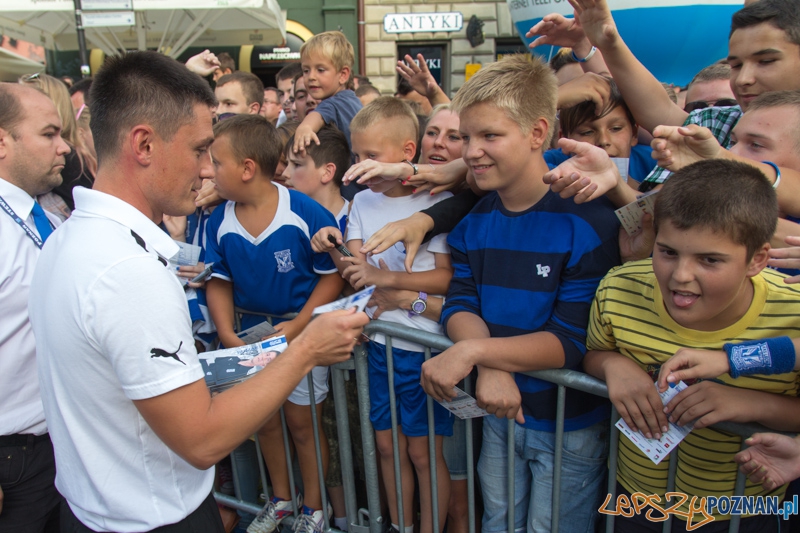 Prezentacja pierwszej drużyny Lecha Poznań - trenet Mariusz Rumak - Stary Rynek 16.07.2013 r. Foto: lepszyPOZNAN.pl / Piotr Rychter Prezentacja pierwszej drużyny Lecha Poznań - trenet Mariusz Rumak - Stary Rynek 16.07.2013 r. Foto: lepszyPOZNAN.pl / Piotr Rychter