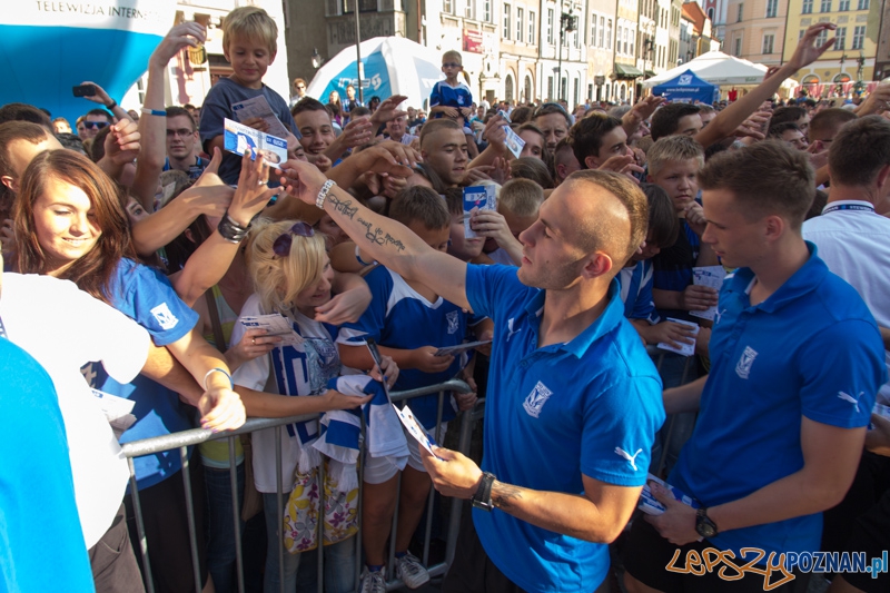 Prezentacja pierwszej drużyny Lecha Poznań - Stary Rynek 16.07.2013 r. Foto: lepszyPOZNAN.pl / Piotr Rychter Prezentacja pierwszej drużyny Lecha Poznań - Stary Rynek 16.07.2013 r. Foto: lepszyPOZNAN.pl / Piotr Rychter
