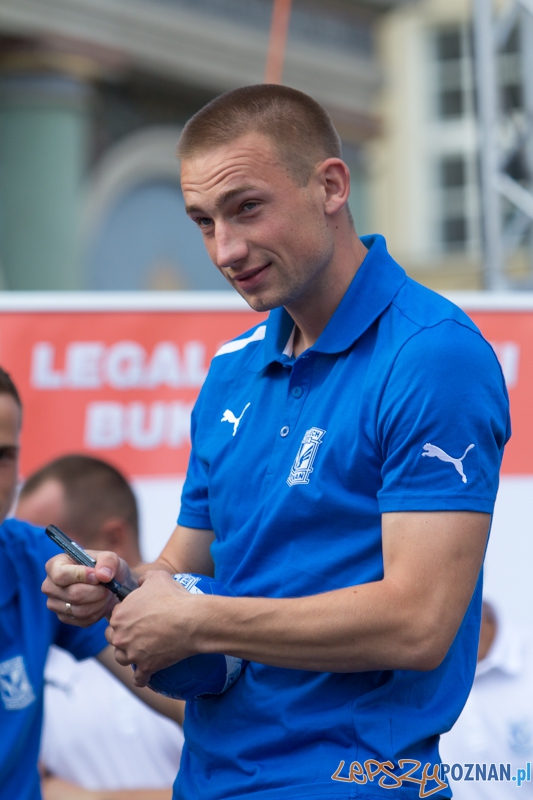 Prezentacja pierwszej drużyny Lecha Poznań - Szymon Pawłowski - Stary Rynek 16.07.2013 r. Foto: lepszyPOZNAN.pl / Piotr Rychter Prezentacja pierwszej drużyny Lecha Poznań - Szymon Pawłowski - Stary Rynek 16.07.2013 r. Foto: lepszyPOZNAN.pl / Piotr Rychter