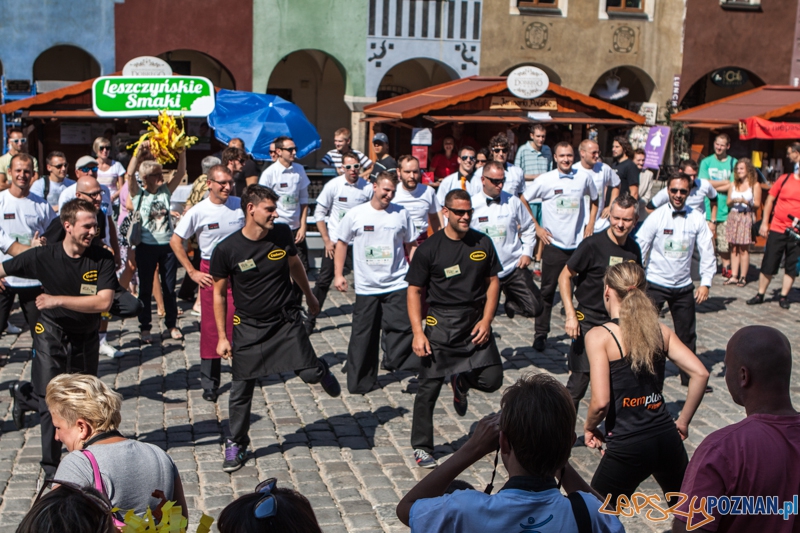 IV Poznański Bieg Kelnerów Vine Bridge - Stary Rynek 17.08.2013 r. Foto: LepszyPOZNAN.pl / Paweł Rychter IV Poznański Bieg Kelnerów Vine Bridge - Stary Rynek 17.08.2013 r. Foto: LepszyPOZNAN.pl / Paweł Rychter