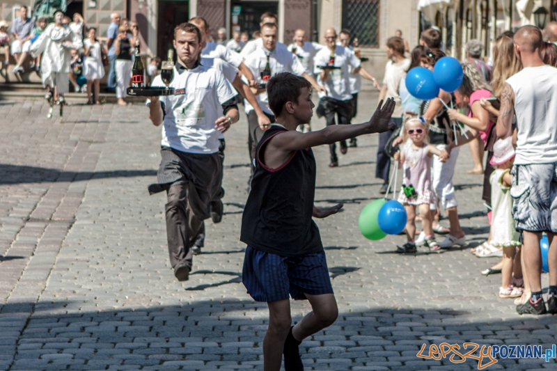 IV Poznański Bieg Kelnerów Vine Bridge - Stary Rynek 17.08.2013 r. Foto: LepszyPOZNAN.pl / Paweł Rychter IV Poznański Bieg Kelnerów Vine Bridge - Stary Rynek 17.08.2013 r. Foto: LepszyPOZNAN.pl / Paweł Rychter