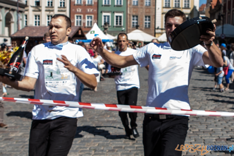 IV Poznański Bieg Kelnerów Vine Bridge - Stary Rynek 17.08.2013 r. Foto: LepszyPOZNAN.pl / Paweł Rychter IV Poznański Bieg Kelnerów Vine Bridge - Stary Rynek 17.08.2013 r. Foto: LepszyPOZNAN.pl / Paweł Rychter