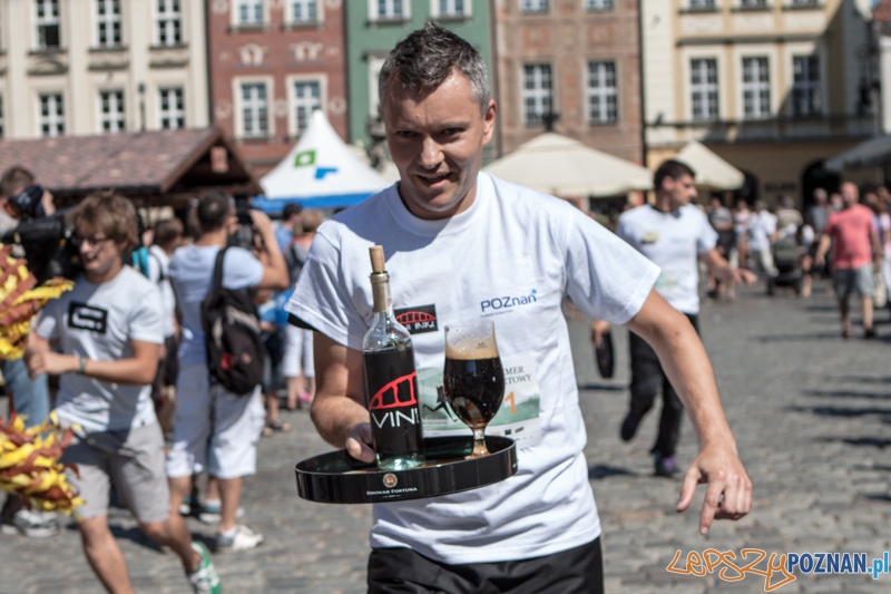 IV Poznański Bieg Kelnerów Vine Bridge - Stary Rynek 17.08.2013 r. Foto: LepszyPOZNAN.pl / Paweł Rychter IV Poznański Bieg Kelnerów Vine Bridge - Stary Rynek 17.08.2013 r. Foto: LepszyPOZNAN.pl / Paweł Rychter