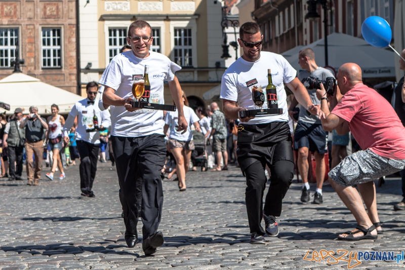 IV Poznański Bieg Kelnerów Vine Bridge - Stary Rynek 17.08.2013 r. Foto: LepszyPOZNAN.pl / Paweł Rychter IV Poznański Bieg Kelnerów Vine Bridge - Stary Rynek 17.08.2013 r. Foto: LepszyPOZNAN.pl / Paweł Rychter