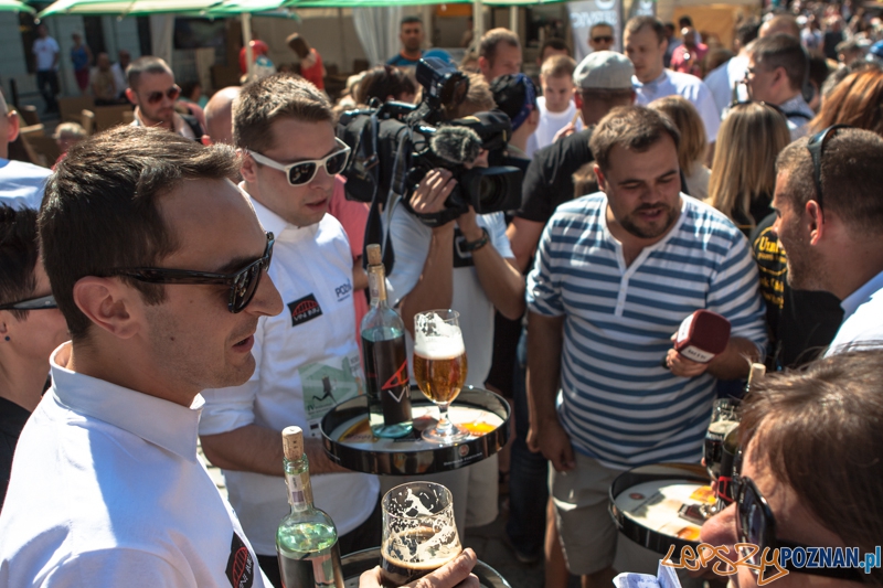 IV Poznański Bieg Kelnerów Vine Bridge - Stary Rynek 17.08.2013 r. Foto: LepszyPOZNAN.pl / Paweł Rychter IV Poznański Bieg Kelnerów Vine Bridge - Stary Rynek 17.08.2013 r. Foto: LepszyPOZNAN.pl / Paweł Rychter