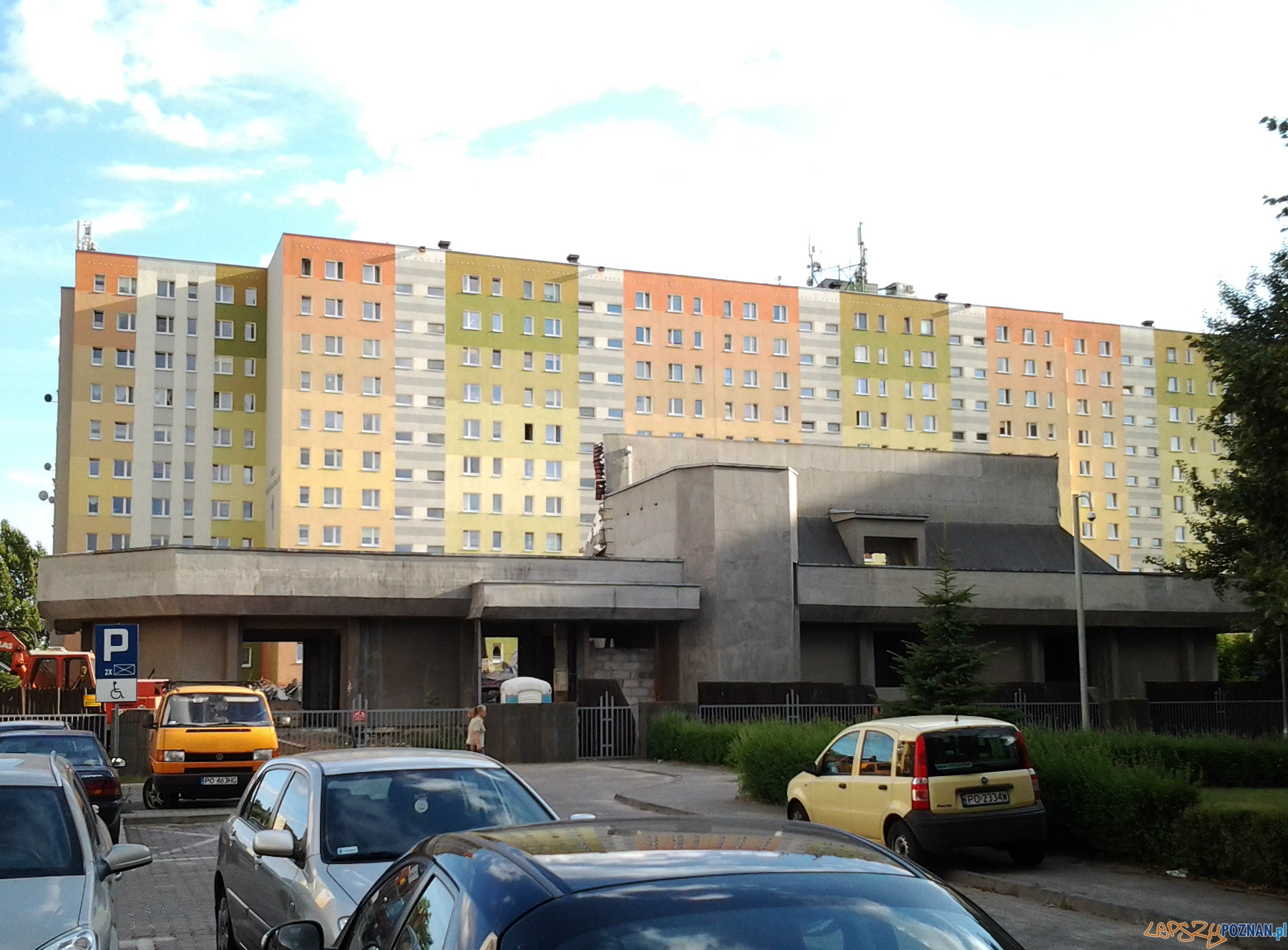 Rozbiórka domu kultury na os. B. Śmiałego Foto: lepszyPOZNAN.pl / tab Rozbiórka domu kultury na os. B. Śmiałego Foto: lepszyPOZNAN.pl / tab