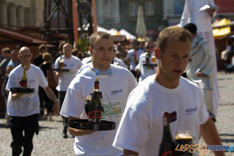 IV Poznański Bieg Kelnerów Vine Bridge - Stary Rynek 17.08.2013 r. Foto: lepszyPOZNAN.pl / Piotr Rychter IV Poznański Bieg Kelnerów Vine Bridge - Stary Rynek 17.08.2013 r. Foto: lepszyPOZNAN.pl / Piotr Rychter