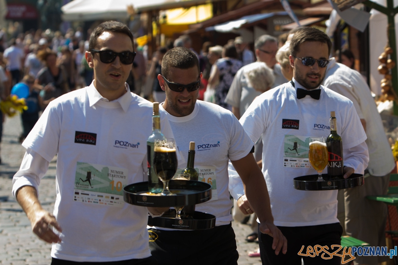 IV Poznański Bieg Kelnerów Vine Bridge - Stary Rynek 17.08.2013 r. Foto: lepszyPOZNAN.pl / Piotr Rychter IV Poznański Bieg Kelnerów Vine Bridge - Stary Rynek 17.08.2013 r. Foto: lepszyPOZNAN.pl / Piotr Rychter