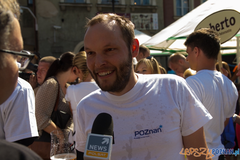 IV Poznański Bieg Kelnerów Vine Bridge - Stary Rynek 17.08.2013 r. Foto: lepszyPOZNAN.pl / Piotr Rychter IV Poznański Bieg Kelnerów Vine Bridge - Stary Rynek 17.08.2013 r. Foto: lepszyPOZNAN.pl / Piotr Rychter