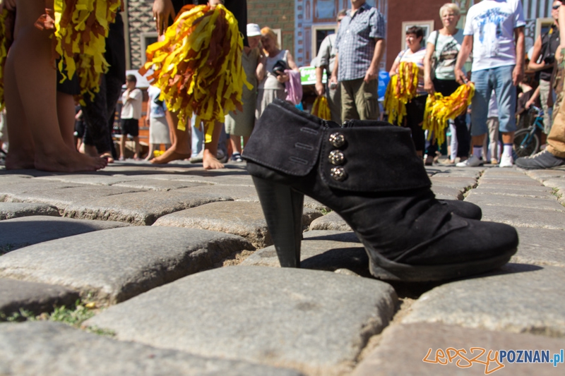IV Poznański Bieg Kelnerów Vine Bridge - Stary Rynek 17.08.2013 r. Foto: lepszyPOZNAN.pl / Piotr Rychter IV Poznański Bieg Kelnerów Vine Bridge - Stary Rynek 17.08.2013 r. Foto: lepszyPOZNAN.pl / Piotr Rychter