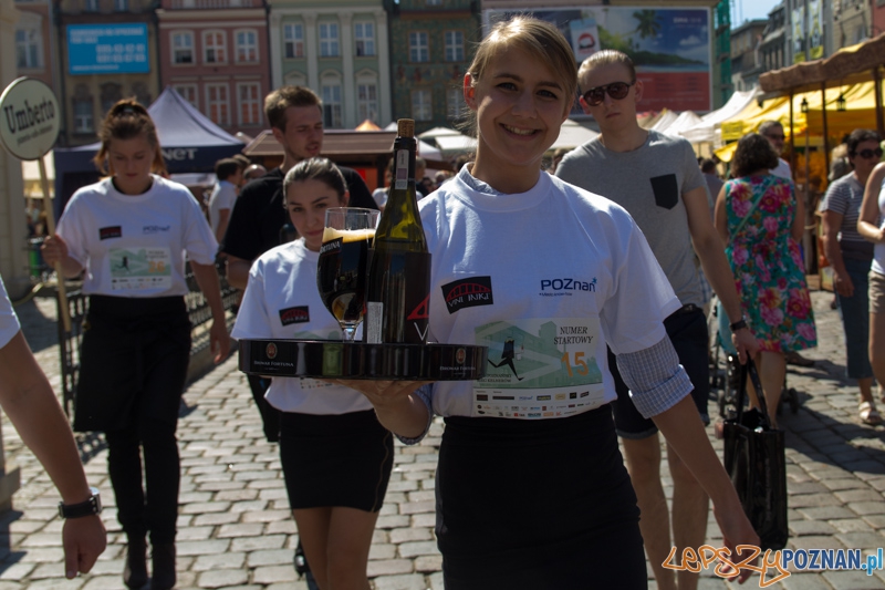 IV Poznański Bieg Kelnerów Vine Bridge - Stary Rynek 17.08.2013 r. Foto: lepszyPOZNAN.pl / Piotr Rychter IV Poznański Bieg Kelnerów Vine Bridge - Stary Rynek 17.08.2013 r. Foto: lepszyPOZNAN.pl / Piotr Rychter
