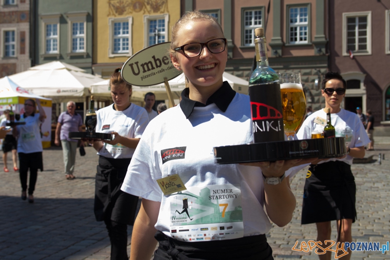 IV Poznański Bieg Kelnerów Vine Bridge - Stary Rynek 17.08.2013 r. Foto: lepszyPOZNAN.pl / Piotr Rychter IV Poznański Bieg Kelnerów Vine Bridge - Stary Rynek 17.08.2013 r. Foto: lepszyPOZNAN.pl / Piotr Rychter