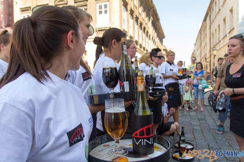 IV Poznański Bieg Kelnerów Vine Bridge - Stary Rynek 17.08.2013 r. Foto: lepszyPOZNAN.pl / Piotr Rychter IV Poznański Bieg Kelnerów Vine Bridge - Stary Rynek 17.08.2013 r. Foto: lepszyPOZNAN.pl / Piotr Rychter