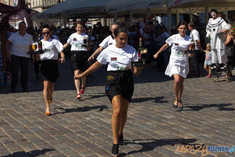 IV Poznański Bieg Kelnerów Vine Bridge - Stary Rynek 17.08.2013 r. Foto: lepszyPOZNAN.pl / Piotr Rychter IV Poznański Bieg Kelnerów Vine Bridge - Stary Rynek 17.08.2013 r. Foto: lepszyPOZNAN.pl / Piotr Rychter