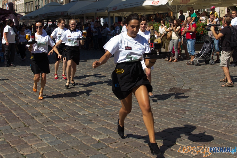 IV Poznański Bieg Kelnerów Vine Bridge - Stary Rynek 17.08.2013 r. Foto: lepszyPOZNAN.pl / Piotr Rychter IV Poznański Bieg Kelnerów Vine Bridge - Stary Rynek 17.08.2013 r. Foto: lepszyPOZNAN.pl / Piotr Rychter