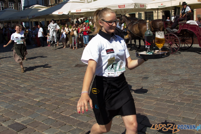 IV Poznański Bieg Kelnerów Vine Bridge - Stary Rynek 17.08.2013 r. Foto: lepszyPOZNAN.pl / Piotr Rychter IV Poznański Bieg Kelnerów Vine Bridge - Stary Rynek 17.08.2013 r. Foto: lepszyPOZNAN.pl / Piotr Rychter