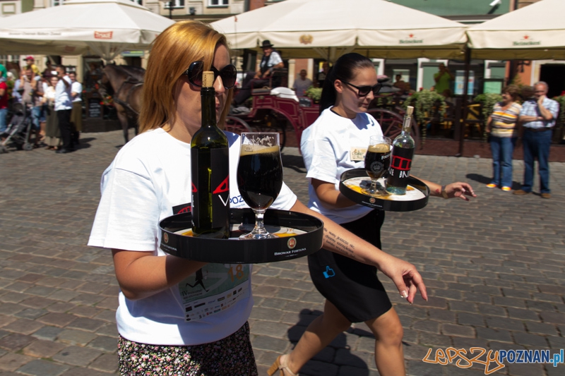 IV Poznański Bieg Kelnerów Vine Bridge - Stary Rynek 17.08.2013 r. Foto: lepszyPOZNAN.pl / Piotr Rychter IV Poznański Bieg Kelnerów Vine Bridge - Stary Rynek 17.08.2013 r. Foto: lepszyPOZNAN.pl / Piotr Rychter