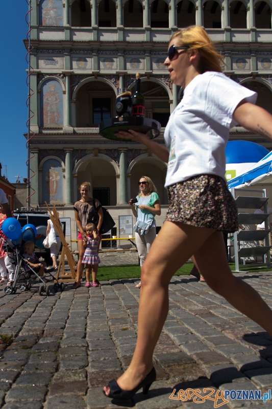 IV Poznański Bieg Kelnerów Vine Bridge - Stary Rynek 17.08.2013 r. Foto: lepszyPOZNAN.pl / Piotr Rychter IV Poznański Bieg Kelnerów Vine Bridge - Stary Rynek 17.08.2013 r. Foto: lepszyPOZNAN.pl / Piotr Rychter