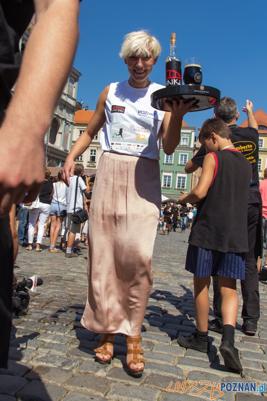 IV Poznański Bieg Kelnerów Vine Bridge - Stary Rynek 17.08.2013 r. Foto: lepszyPOZNAN.pl / Piotr Rychter IV Poznański Bieg Kelnerów Vine Bridge - Stary Rynek 17.08.2013 r. Foto: lepszyPOZNAN.pl / Piotr Rychter