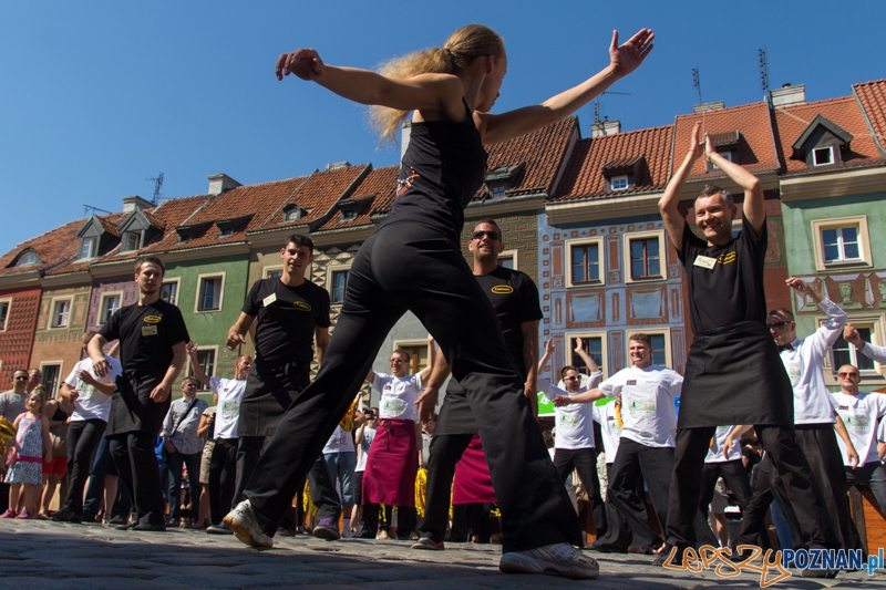 IV Poznański Bieg Kelnerów Vine Bridge - Stary Rynek 17.08.2013 r. Foto: lepszyPOZNAN.pl / Piotr Rychter IV Poznański Bieg Kelnerów Vine Bridge - Stary Rynek 17.08.2013 r. Foto: lepszyPOZNAN.pl / Piotr Rychter