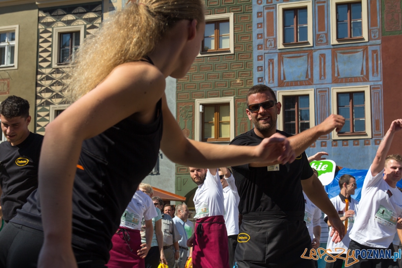 IV Poznański Bieg Kelnerów Vine Bridge - Stary Rynek 17.08.2013 r. Foto: lepszyPOZNAN.pl / Piotr Rychter IV Poznański Bieg Kelnerów Vine Bridge - Stary Rynek 17.08.2013 r. Foto: lepszyPOZNAN.pl / Piotr Rychter