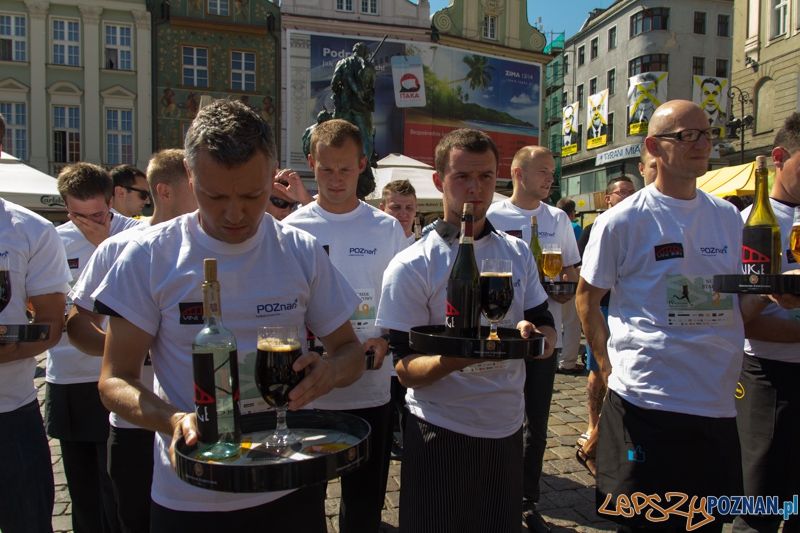 IV Poznański Bieg Kelnerów Vine Bridge - Stary Rynek 17.08.2013 r. Foto: lepszyPOZNAN.pl / Piotr Rychter IV Poznański Bieg Kelnerów Vine Bridge - Stary Rynek 17.08.2013 r. Foto: lepszyPOZNAN.pl / Piotr Rychter