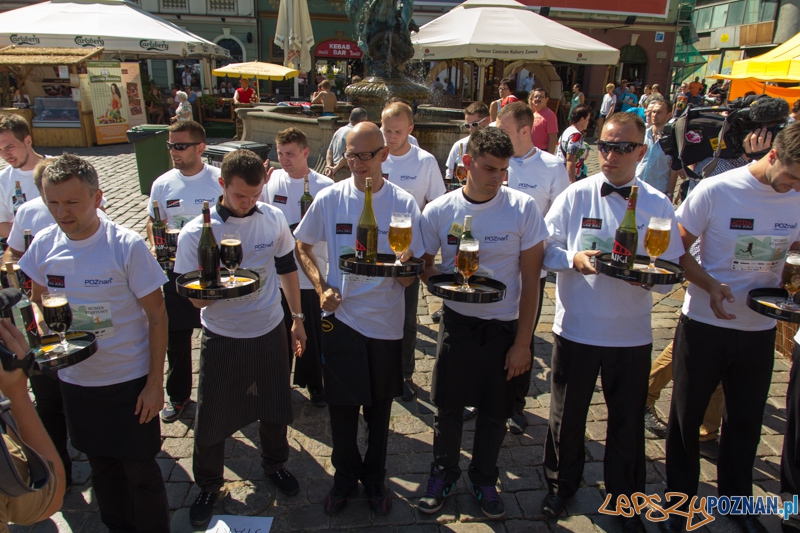 IV Poznański Bieg Kelnerów Vine Bridge - Stary Rynek 17.08.2013 r. Foto: lepszyPOZNAN.pl / Piotr Rychter IV Poznański Bieg Kelnerów Vine Bridge - Stary Rynek 17.08.2013 r. Foto: lepszyPOZNAN.pl / Piotr Rychter