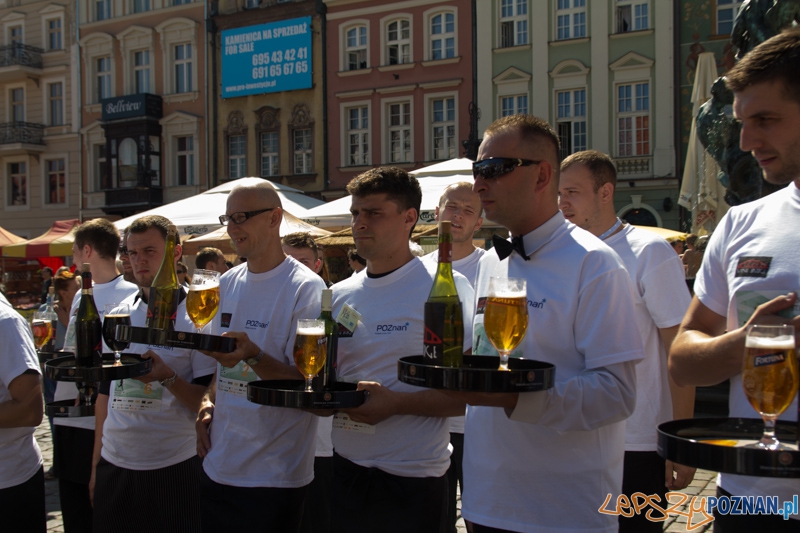IV Poznański Bieg Kelnerów Vine Bridge - Stary Rynek 17.08.2013 r. Foto: lepszyPOZNAN.pl / Piotr Rychter IV Poznański Bieg Kelnerów Vine Bridge - Stary Rynek 17.08.2013 r. Foto: lepszyPOZNAN.pl / Piotr Rychter