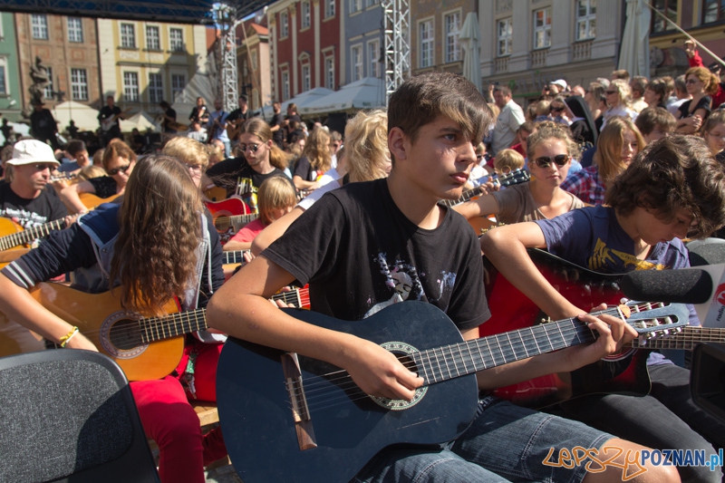 Happening Gitarowy - Stary Rynek 25.08.2013 r. Foto: lepszyPOZNAN.pl / Piotr Rychter Happening Gitarowy - Stary Rynek 25.08.2013 r. Foto: lepszyPOZNAN.pl / Piotr Rychter