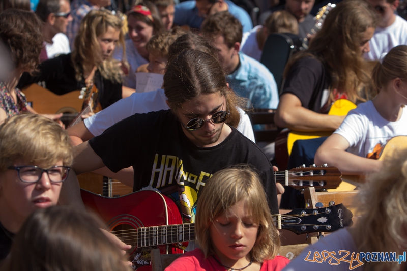 Happening Gitarowy - Stary Rynek 25.08.2013 r. Foto: lepszyPOZNAN.pl / Piotr Rychter Happening Gitarowy - Stary Rynek 25.08.2013 r. Foto: lepszyPOZNAN.pl / Piotr Rychter