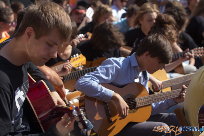 Happening Gitarowy - Stary Rynek 25.08.2013 r. Foto: lepszyPOZNAN.pl / Piotr Rychter Happening Gitarowy - Stary Rynek 25.08.2013 r. Foto: lepszyPOZNAN.pl / Piotr Rychter