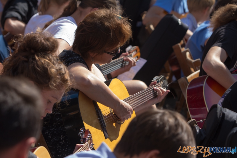 Happening Gitarowy - Stary Rynek 25.08.2013 r. Foto: lepszyPOZNAN.pl / Piotr Rychter Happening Gitarowy - Stary Rynek 25.08.2013 r. Foto: lepszyPOZNAN.pl / Piotr Rychter