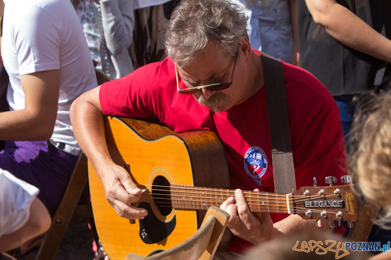 Happening Gitarowy - Stary Rynek 25.08.2013 r. Foto: lepszyPOZNAN.pl / Piotr Rychter Happening Gitarowy - Stary Rynek 25.08.2013 r. Foto: lepszyPOZNAN.pl / Piotr Rychter