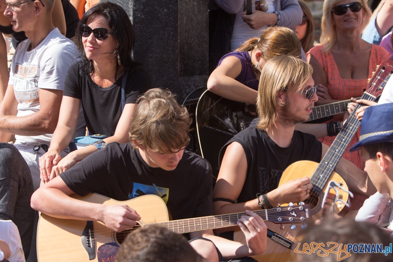 Happening Gitarowy - Stary Rynek 25.08.2013 r. Foto: lepszyPOZNAN.pl / Piotr Rychter Happening Gitarowy - Stary Rynek 25.08.2013 r. Foto: lepszyPOZNAN.pl / Piotr Rychter