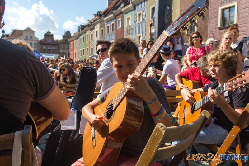 Happening Gitarowy - Stary Rynek 25.08.2013 r. Foto: lepszyPOZNAN.pl / Piotr Rychter Happening Gitarowy - Stary Rynek 25.08.2013 r. Foto: lepszyPOZNAN.pl / Piotr Rychter