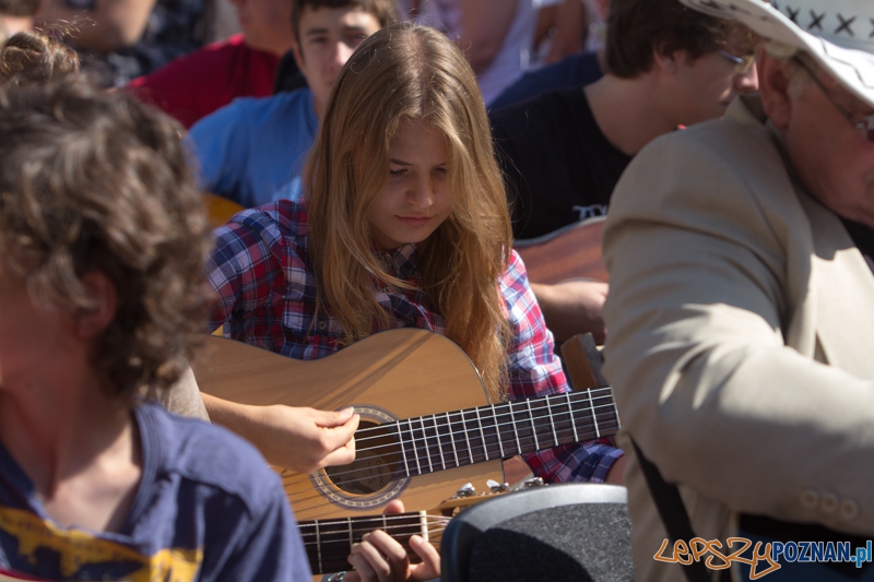 Happening Gitarowy - Stary Rynek 25.08.2013 r. Foto: lepszyPOZNAN.pl / Piotr Rychter Happening Gitarowy - Stary Rynek 25.08.2013 r. Foto: lepszyPOZNAN.pl / Piotr Rychter