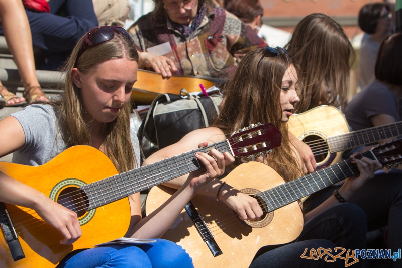 Happening Gitarowy - Stary Rynek 25.08.2013 r. Foto: lepszyPOZNAN.pl / Piotr Rychter Happening Gitarowy - Stary Rynek 25.08.2013 r. Foto: lepszyPOZNAN.pl / Piotr Rychter