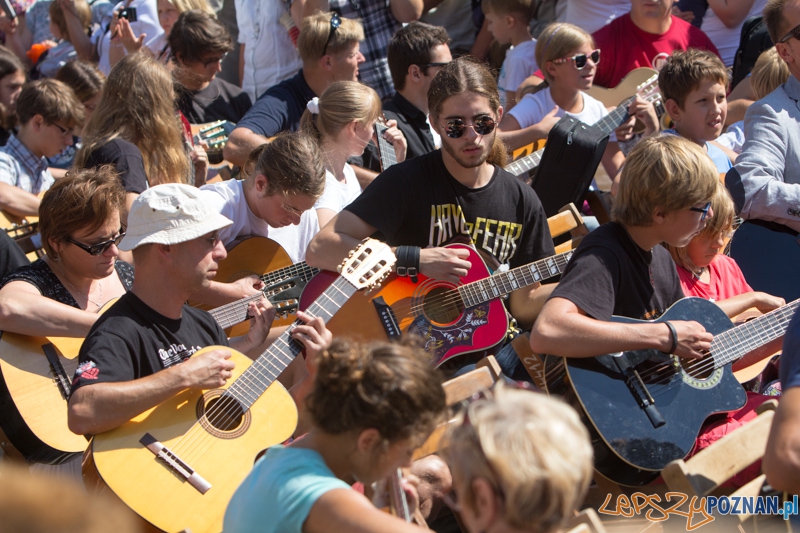 Happening Gitarowy - Stary Rynek 25.08.2013 r. Foto: lepszyPOZNAN.pl / Piotr Rychter Happening Gitarowy - Stary Rynek 25.08.2013 r. Foto: lepszyPOZNAN.pl / Piotr Rychter