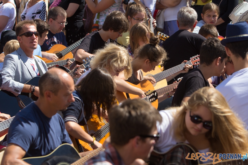 Happening Gitarowy - Stary Rynek 25.08.2013 r. Foto: lepszyPOZNAN.pl / Piotr Rychter Happening Gitarowy - Stary Rynek 25.08.2013 r. Foto: lepszyPOZNAN.pl / Piotr Rychter