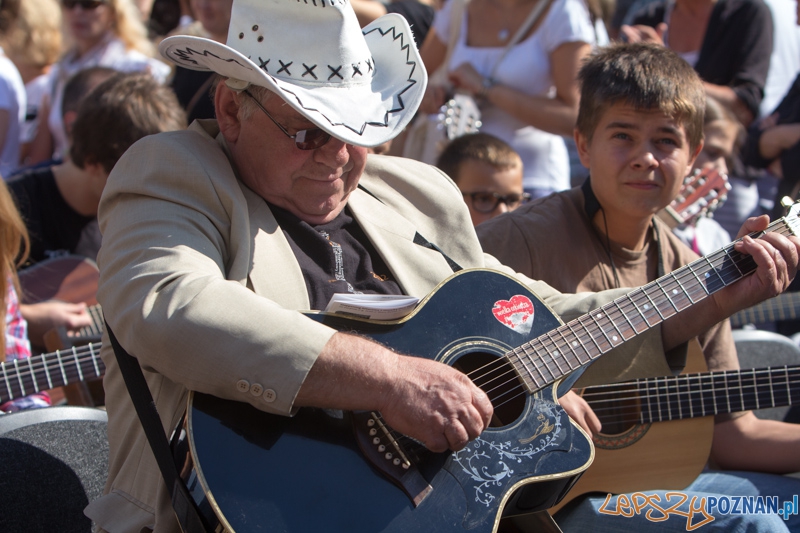 Happening Gitarowy - Stary Rynek 25.08.2013 r. Foto: lepszyPOZNAN.pl / Piotr Rychter Happening Gitarowy - Stary Rynek 25.08.2013 r. Foto: lepszyPOZNAN.pl / Piotr Rychter