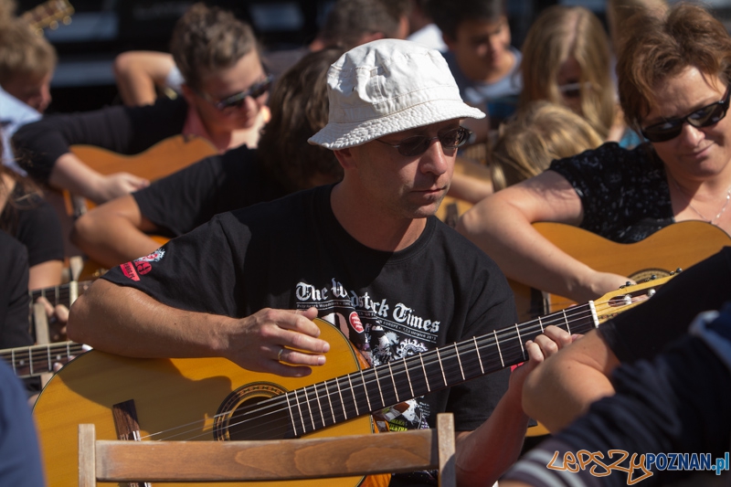 Happening Gitarowy - Stary Rynek 25.08.2013 r. Foto: lepszyPOZNAN.pl / Piotr Rychter Happening Gitarowy - Stary Rynek 25.08.2013 r. Foto: lepszyPOZNAN.pl / Piotr Rychter